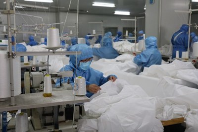 河南郟縣 企業(yè)勇?lián)鐣?huì)責(zé)任，全力保障醫(yī)用口罩平價(jià)零售